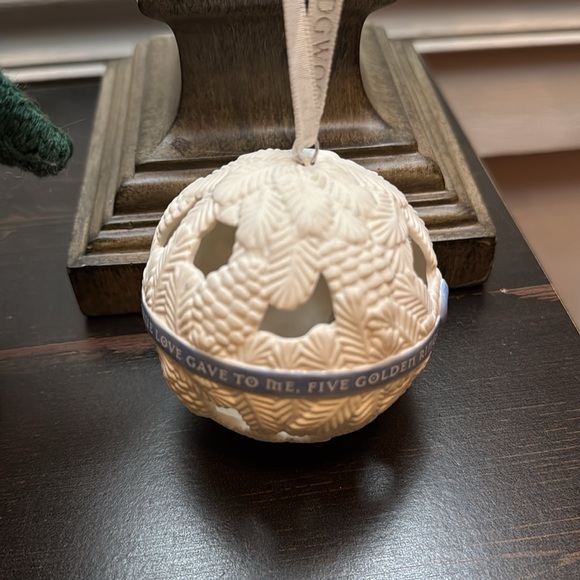 New Wedgwood 5 Golden Rings 12 Days Of Christmas Ornament Jasperware Rare in Box - Picture 3 of 5